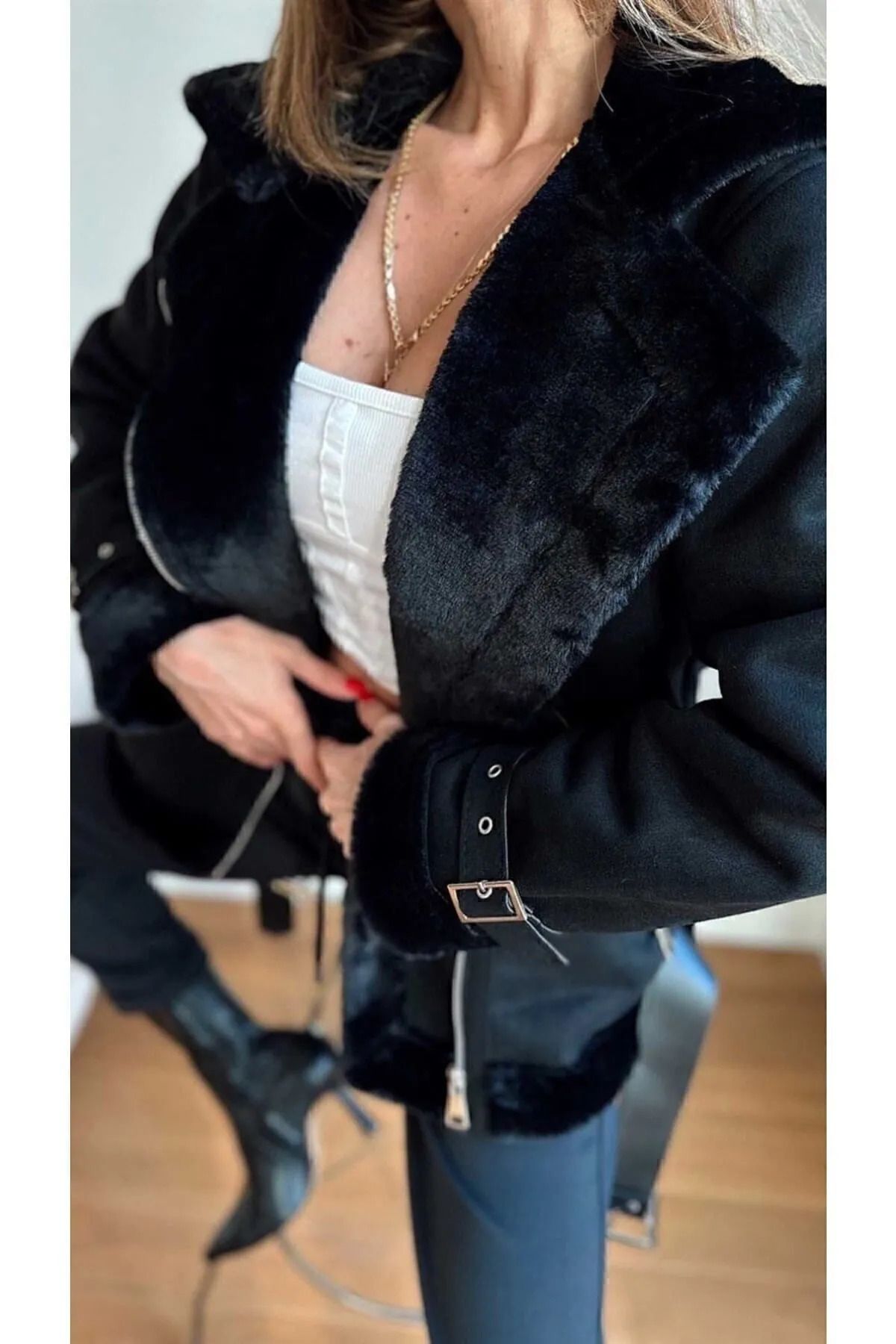 Kadın Siyah Peluş Kürk Detaylı Kaliteli Mont Kadın Siyah Peluş Kürk Detaylı Kaliteli Mont