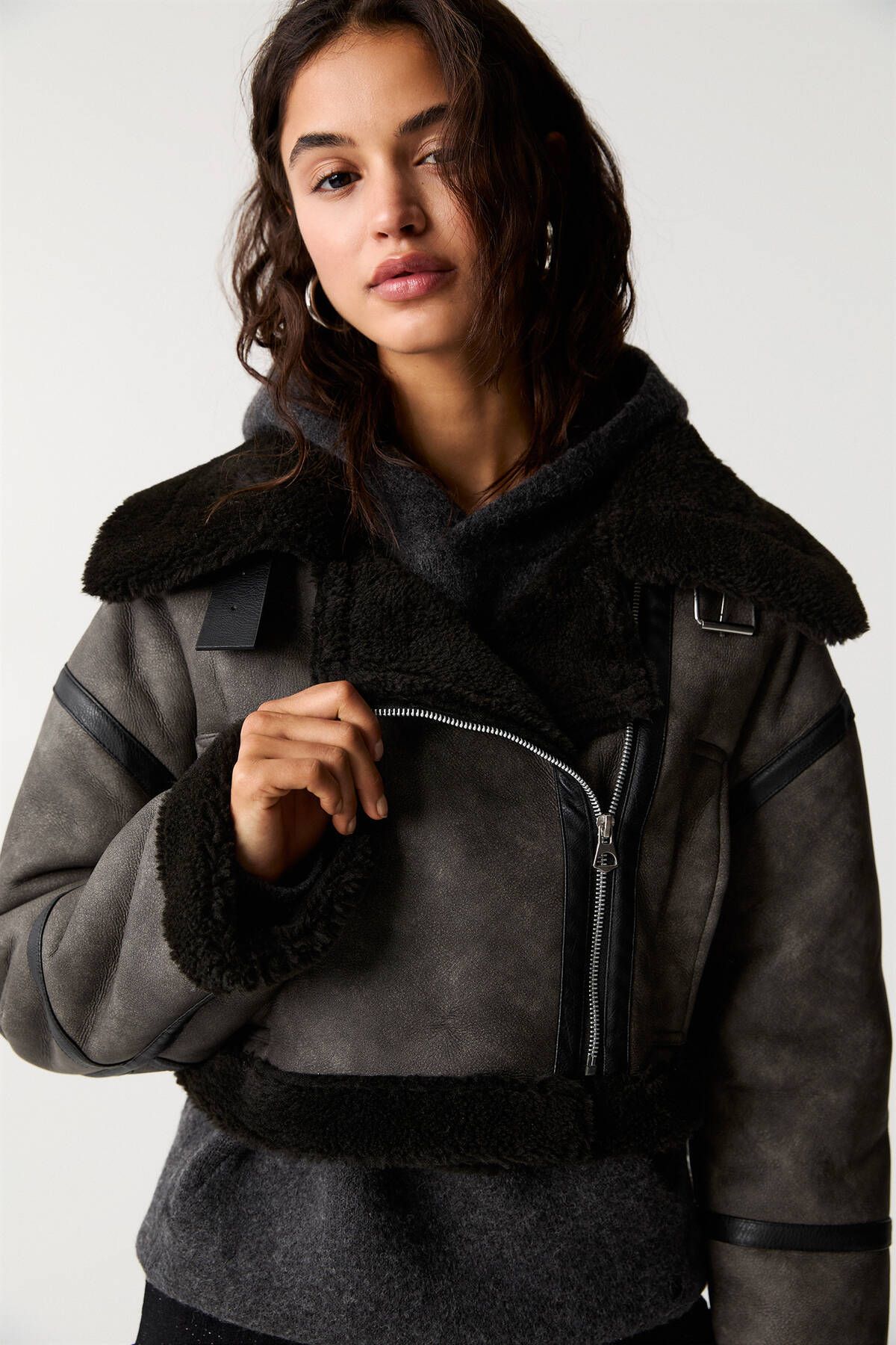 Suni yünlü astar detaylı kısa ceket Suni yünlü astar detaylı kısa ceket