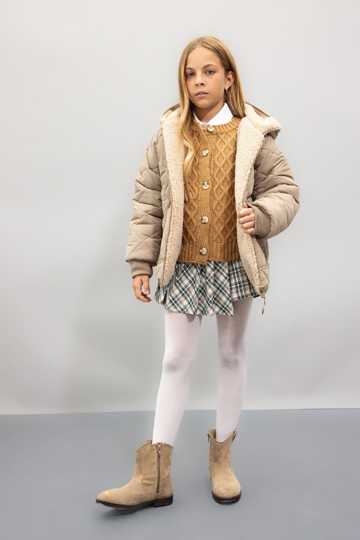 Kız Çocuk Çift Taraflı Fermuarlı Kapüşonlu Cepli Pelüş Mont C5770A824AU Kız Çocuk Çift Taraflı Fermuarlı Kapüşonlu Cepli Pelüş Mont C5770A824AU