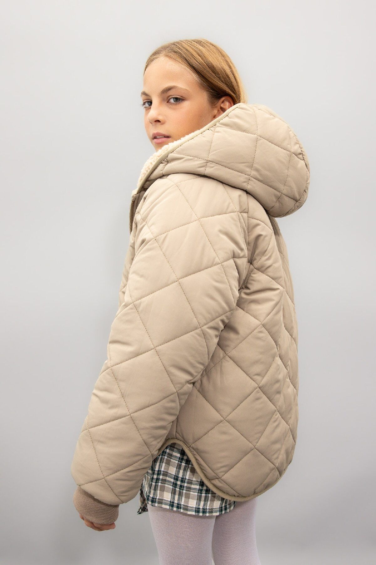 Kız Çocuk Çift Taraflı Fermuarlı Kapüşonlu Cepli Pelüş Mont C5770A824AU Kız Çocuk Çift Taraflı Fermuarlı Kapüşonlu Cepli Pelüş Mont C5770A824AU