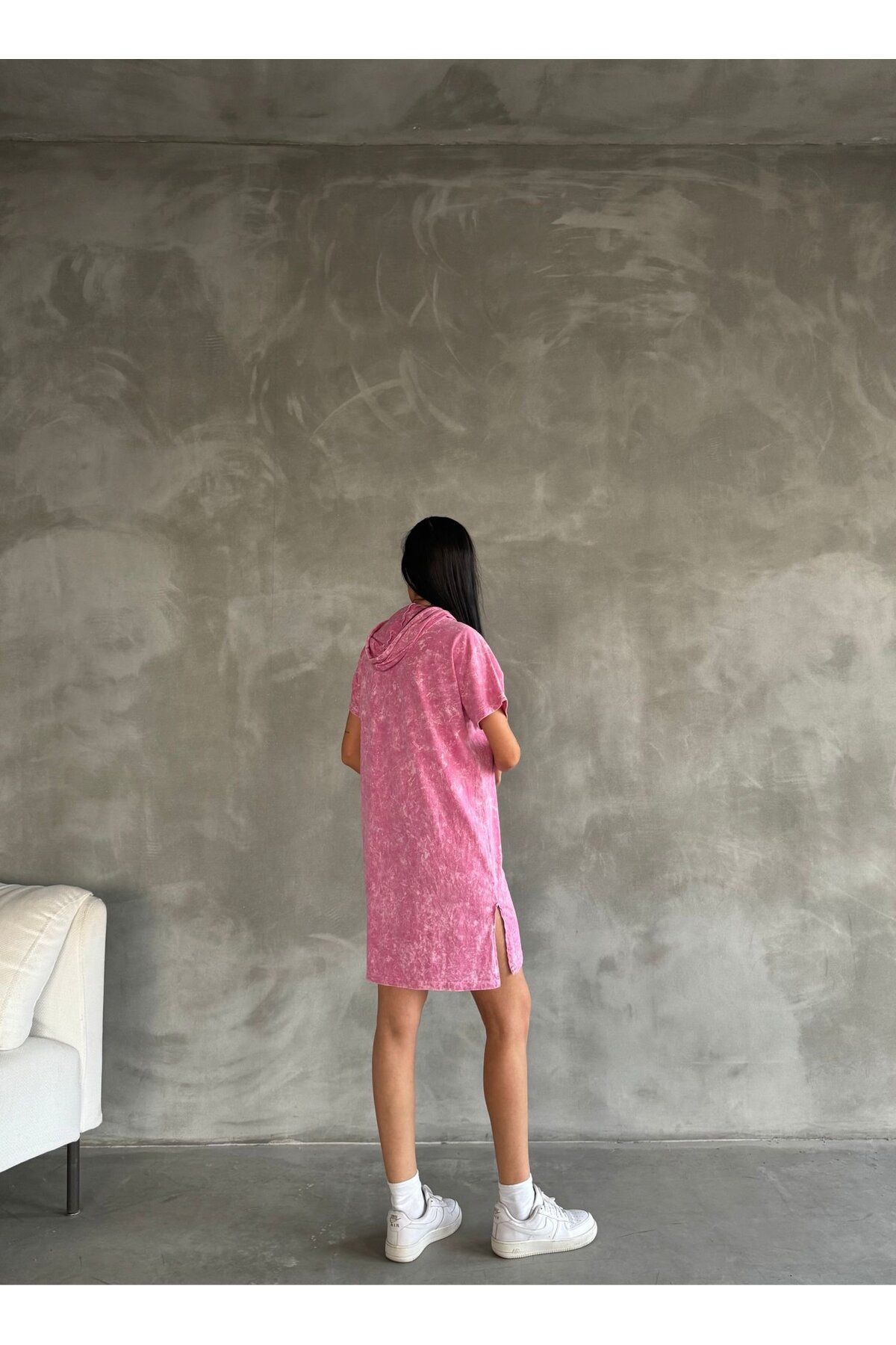 Kadın Süprem Kumaş Kalp Baskılı Kapşon Ve Yırtmaç Detaylı Mini Elbise Kadın Süprem Kumaş Kalp Baskılı Kapşon Ve Yırtmaç Detaylı Mini Elbise