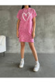 Kadın Süprem Kumaş Kalp Baskılı Kapşon Ve Yırtmaç Detaylı Mini Elbise Kadın Süprem Kumaş Kalp Baskılı Kapşon Ve Yırtmaç Detaylı Mini Elbise