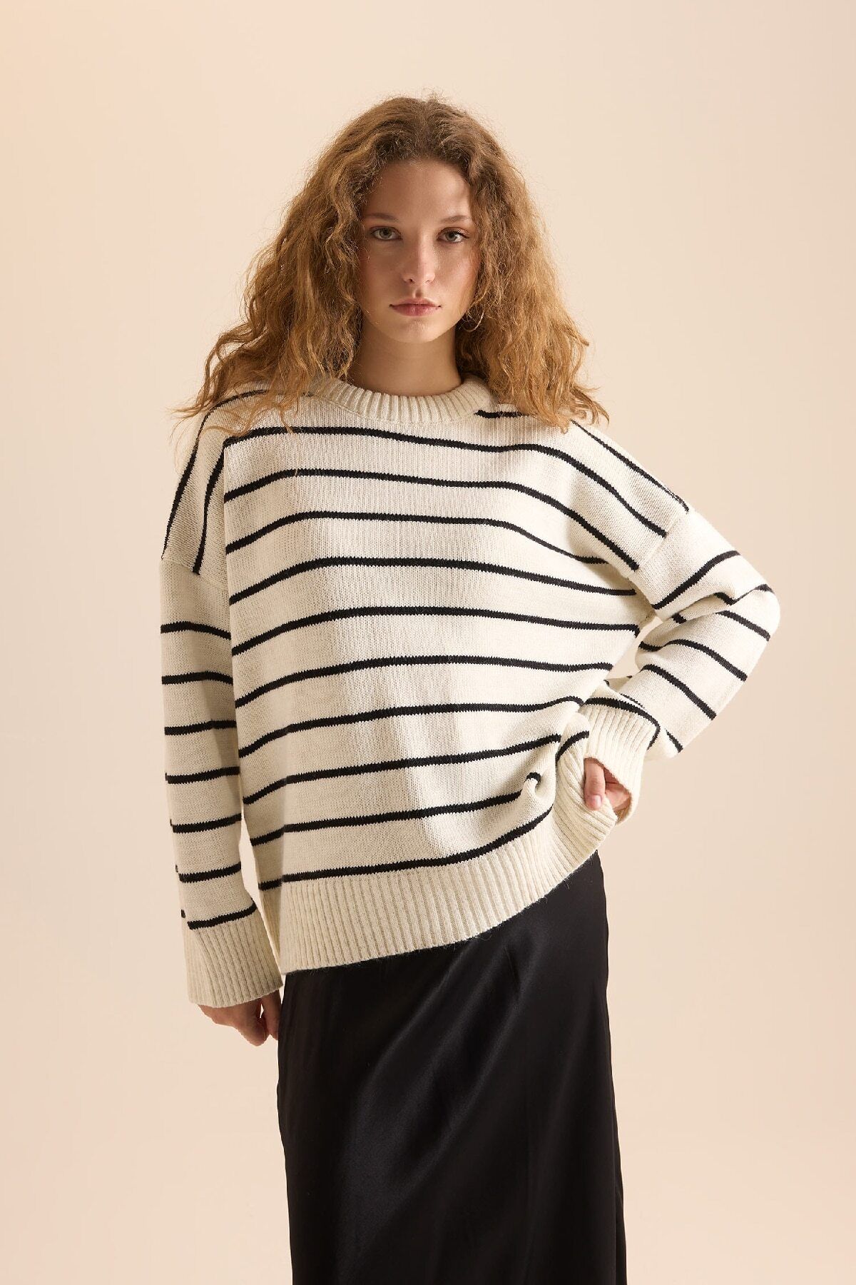 Oversize Fit Çizgili Bisiklet Yaka Kazak D4848AXNS Oversize Fit Çizgili Bisiklet Yaka Kazak D4848AXNS