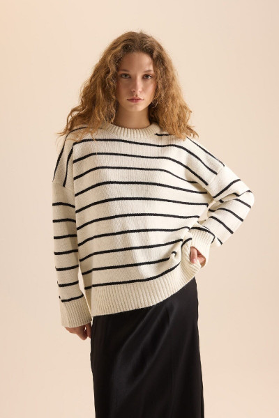 Oversize Fit Çizgili Bisiklet Yaka Kazak D4848AXNS Oversize Fit Çizgili Bisiklet Yaka Kazak D4848AXNS