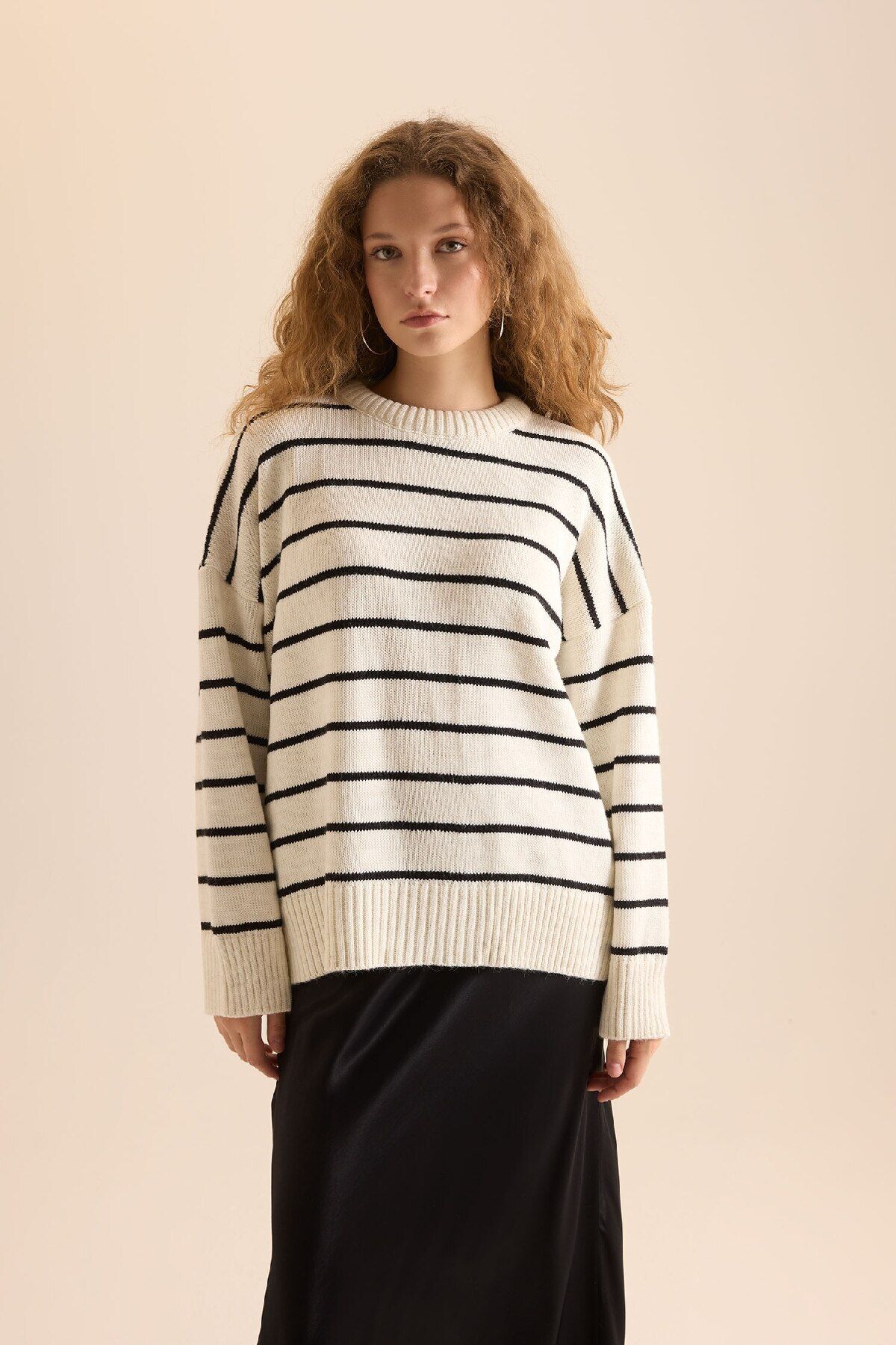 Oversize Fit Çizgili Bisiklet Yaka Kazak D4848AXNS Oversize Fit Çizgili Bisiklet Yaka Kazak D4848AXNS