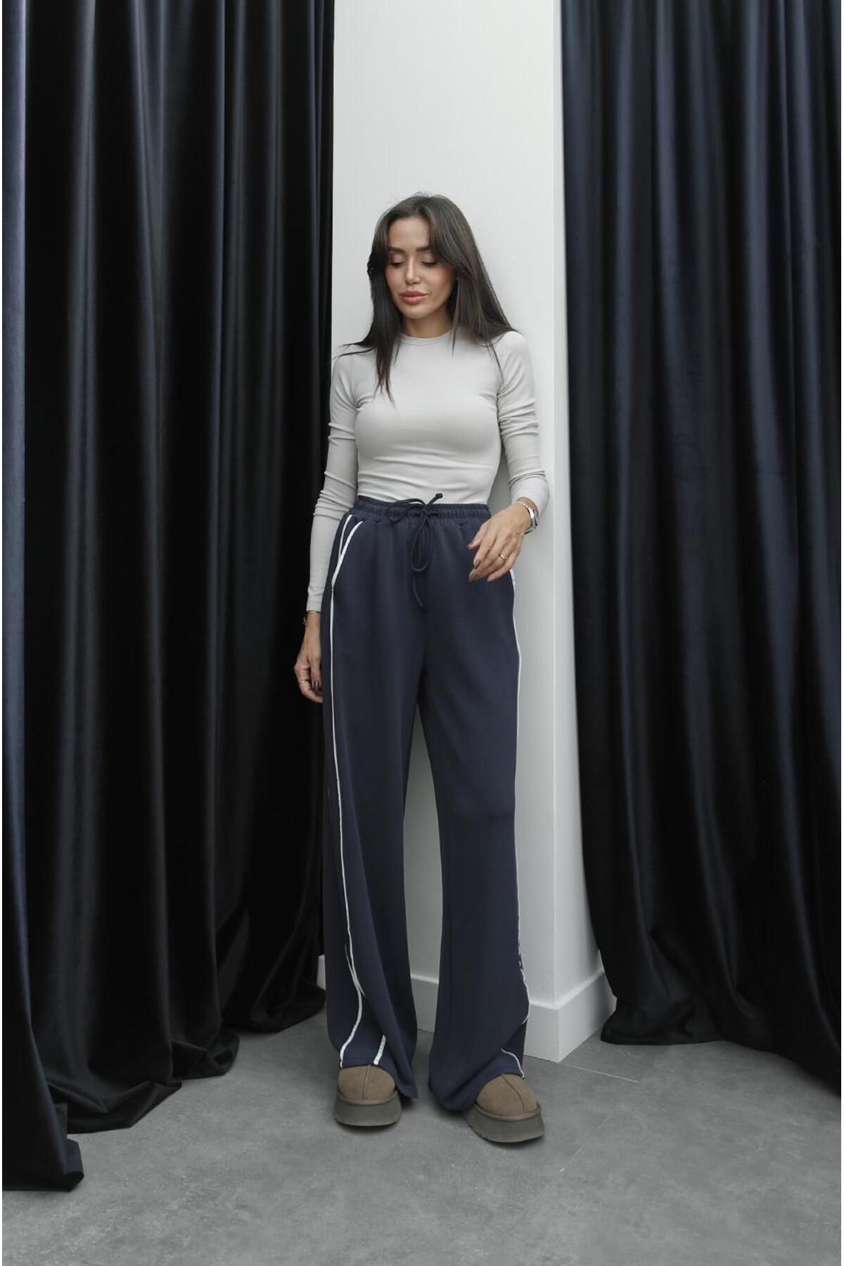 Lacivert Çizgi Detaylı Modal Pantolon Lacivert Çizgi Detaylı Modal Pantolon