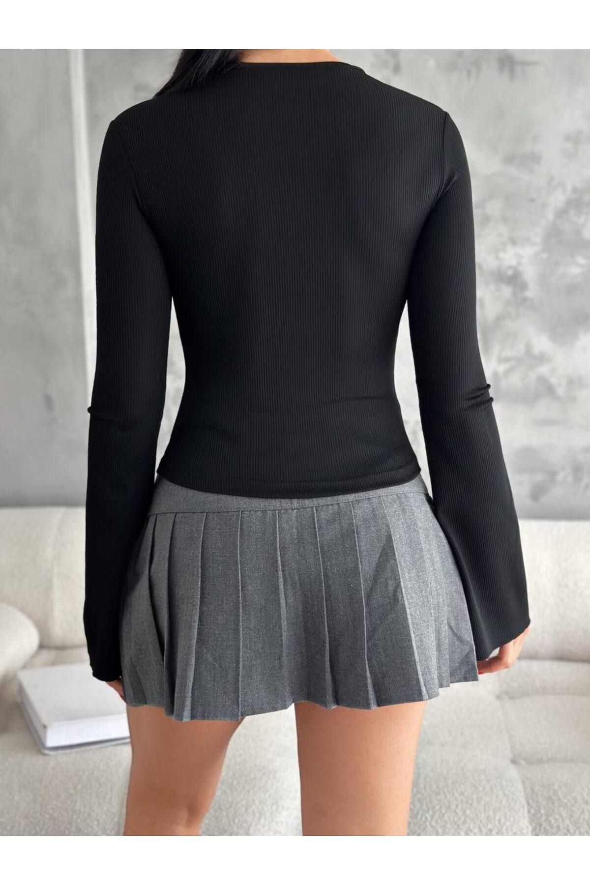 Kadın Siyah Büzgü Detaylı Yırtmaç Detaylı Bluz Kadın Siyah Büzgü Detaylı Yırtmaç Detaylı Bluz