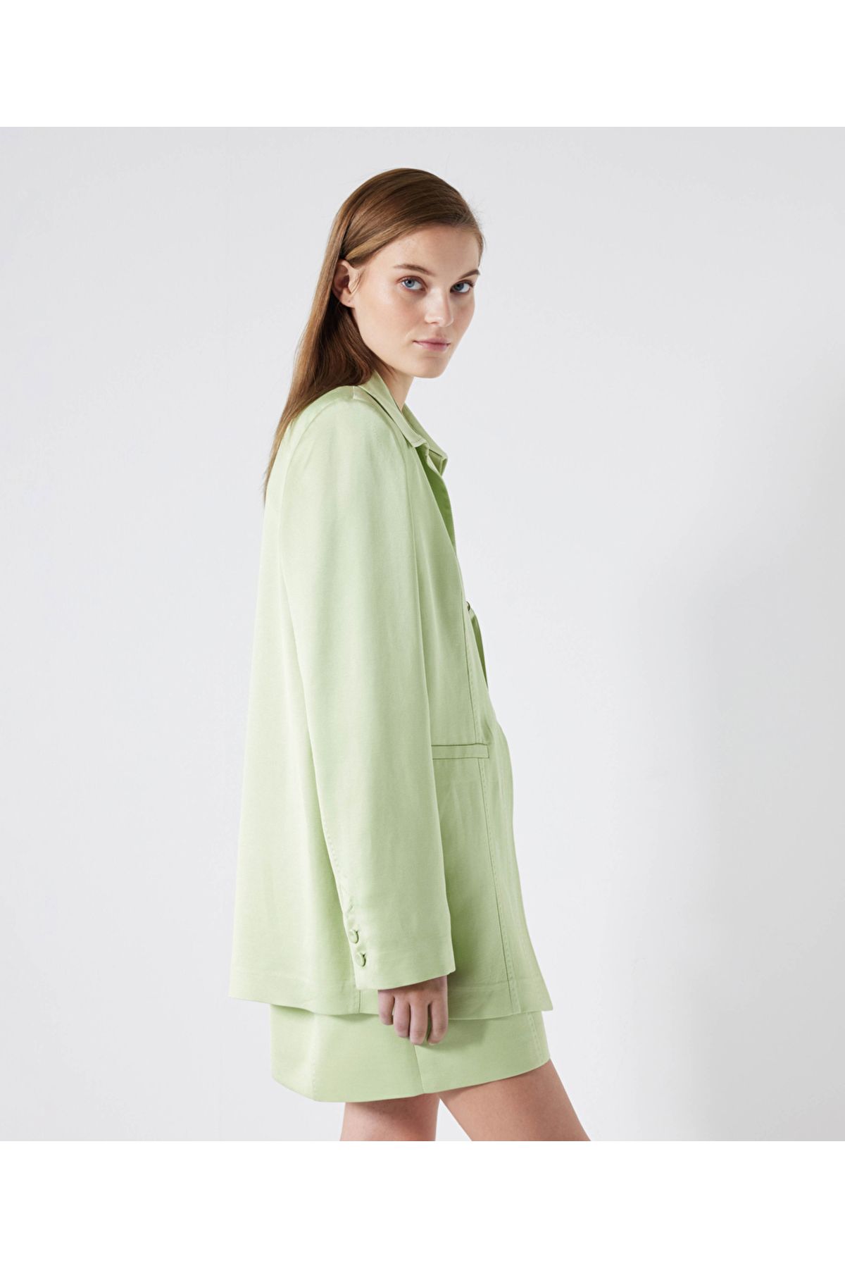 Önden bağlamalı ceket Önden bağlamalı ceket