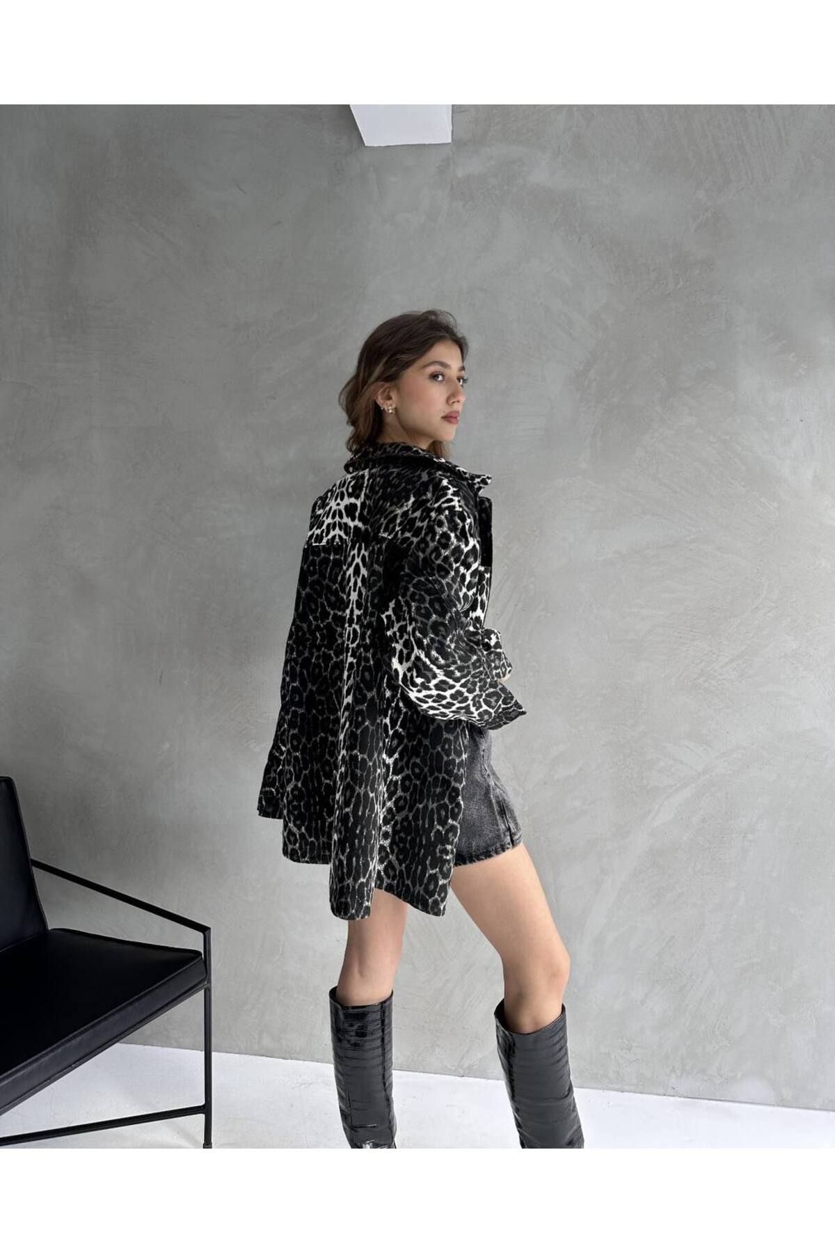 Leopar Desenli Çift Cep Oversize Denim Gömlek Ceket Leopar Desenli Çift Cep Oversize Denim Gömlek Ceket