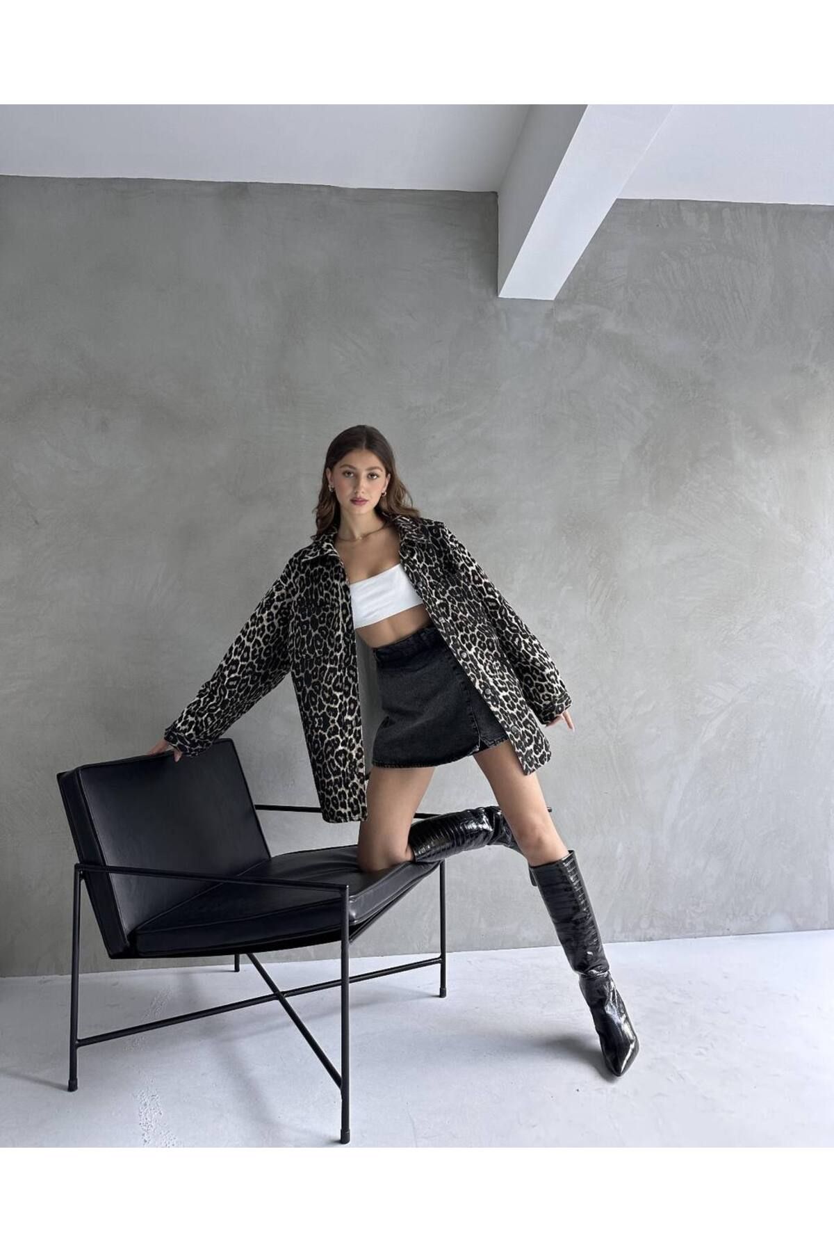 Leopar Desenli Çift Cep Oversize Denim Gömlek Ceket Leopar Desenli Çift Cep Oversize Denim Gömlek Ceket