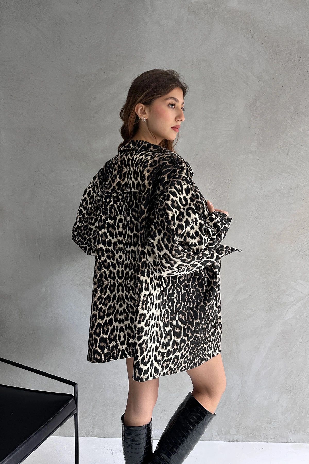 Siyah-Kahve Leopar Desen Çift Cep Oversize Denim Gömlek Ceket BCDF-245417 Siyah-Kahve Leopar Desen Çift Cep Oversize Denim Gömlek Ceket BCDF-245417