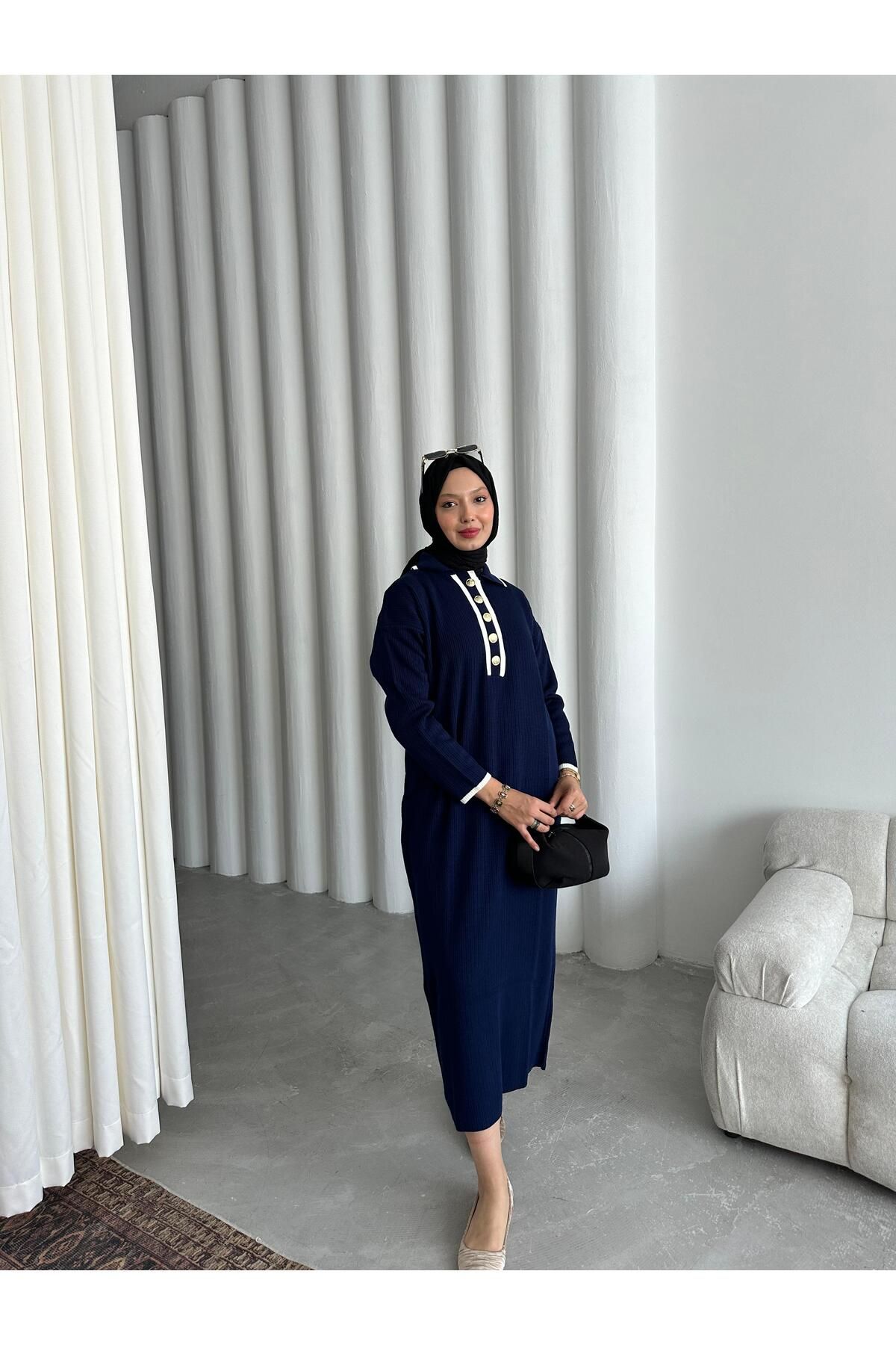 Oversize Düğmeli V Yaka Fitilli Triko Tesettür Elbise Fitilli Uzun Kışlık Tam Boy Elbise Oversize Düğmeli V Yaka Fitilli Triko Tesettür Elbise Fitilli Uzun Kışlık Tam Boy Elbise