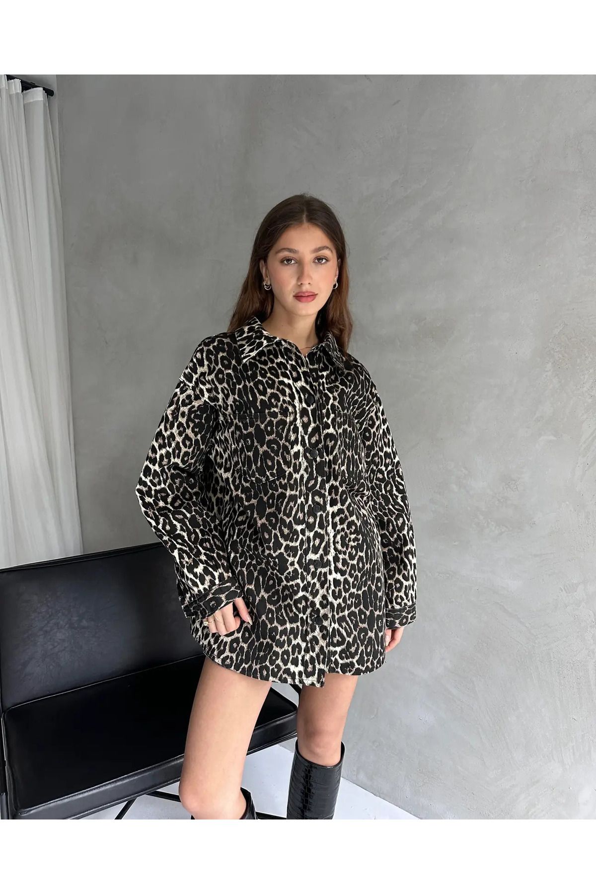 Kadın Oversize Çift Cepli Leopar Desenli Denim Gömlek Ceket Kahve