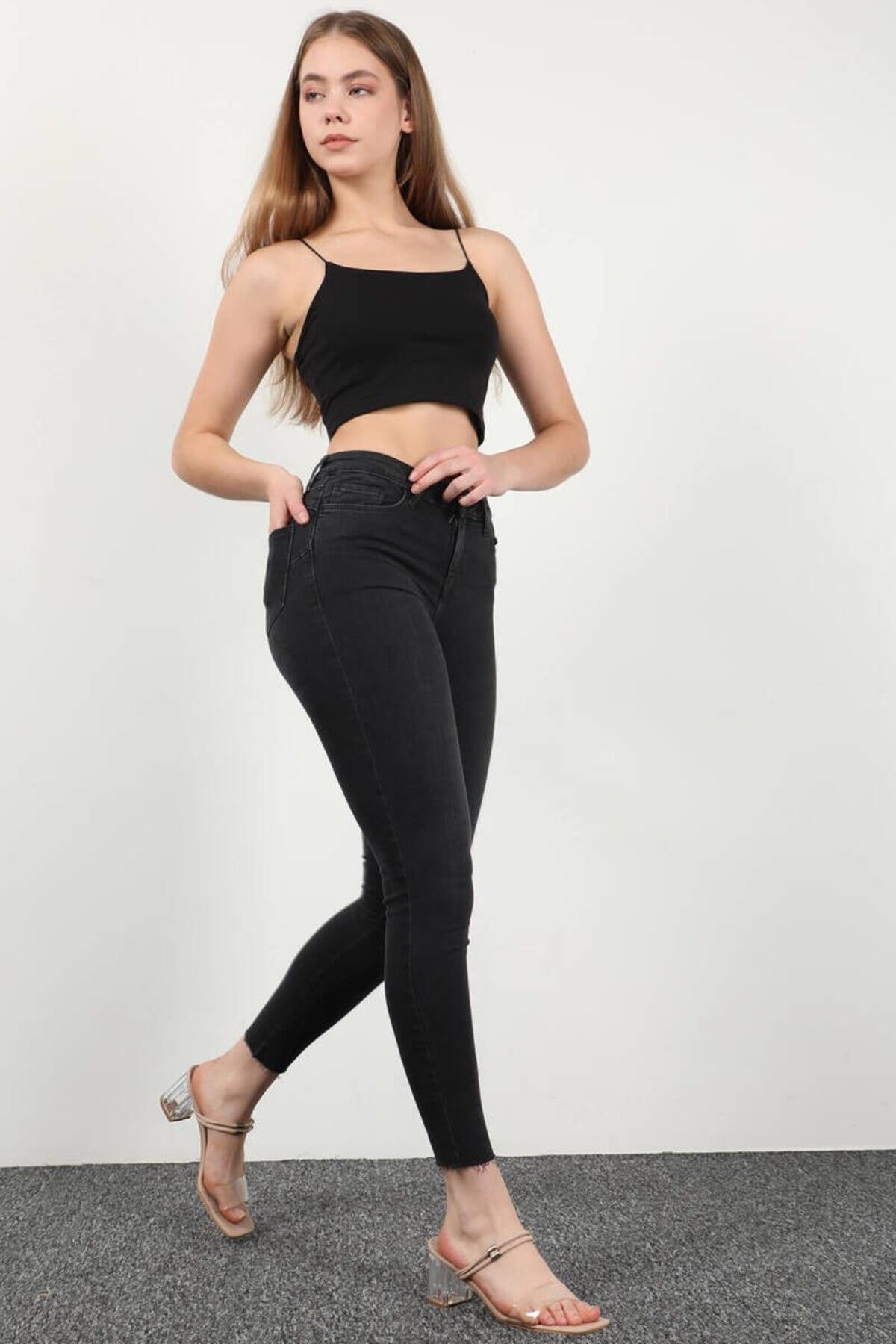 Kadın Paçası Yırtık Slim Fit Jean Pantolon Antrasit Kadın Paçası Yırtık Slim Fit Jean Pantolon Antrasit