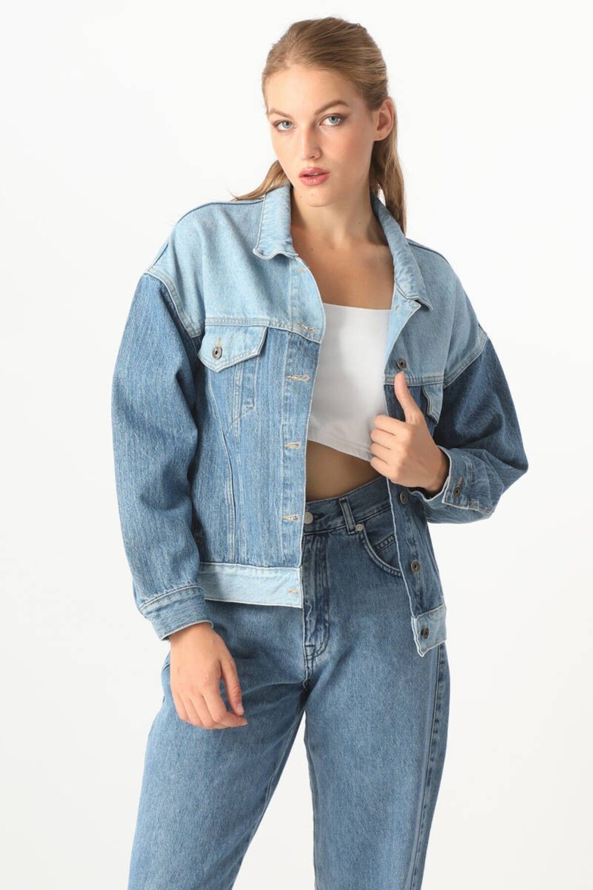 Kadın Renk Bloklu Oversize Jean Ceket Mavi Kadın Renk Bloklu Oversize Jean Ceket Mavi