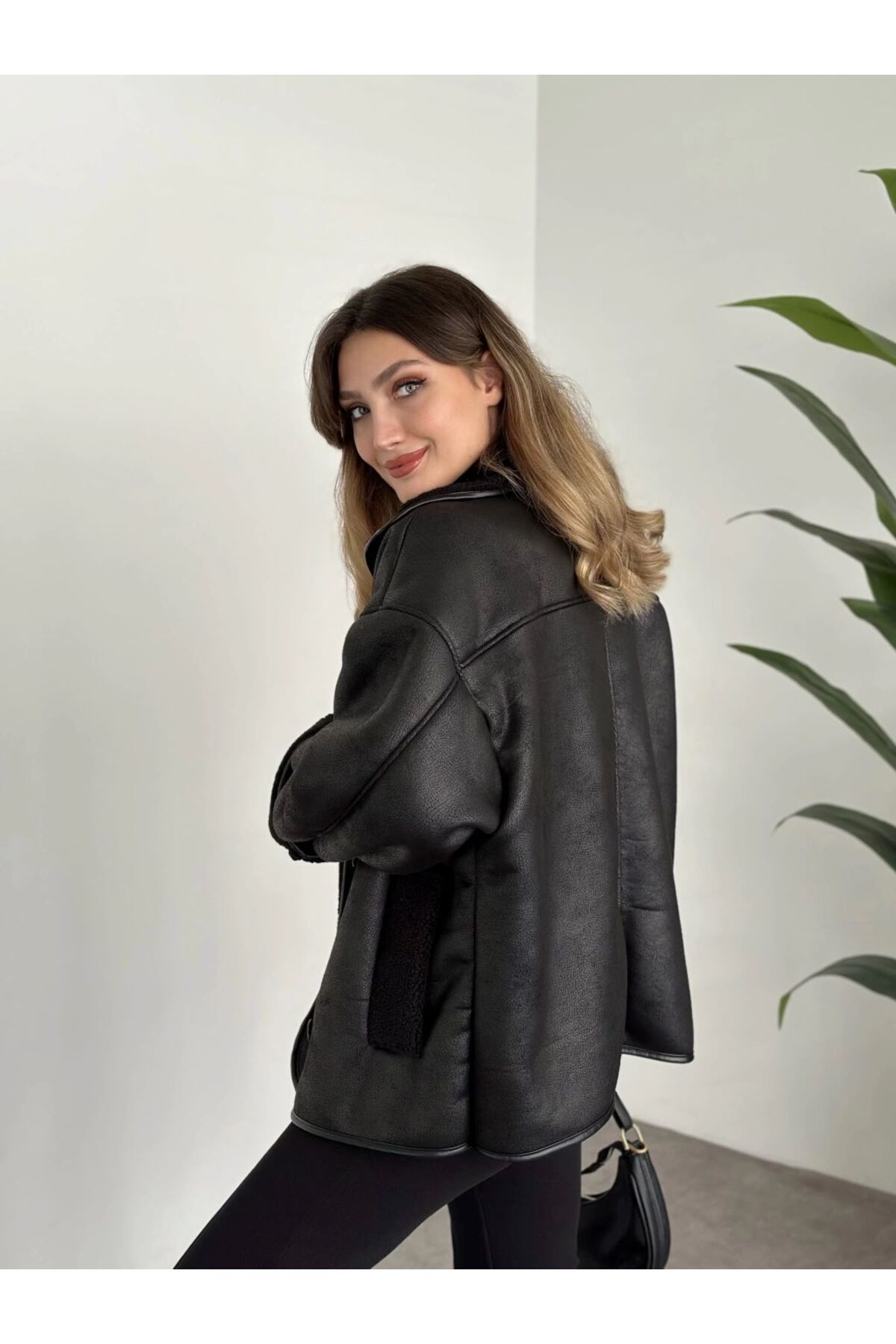 Kadın Oversize İçi Kürklü Deri Ceket Mont Kadın Oversize İçi Kürklü Deri Ceket Mont