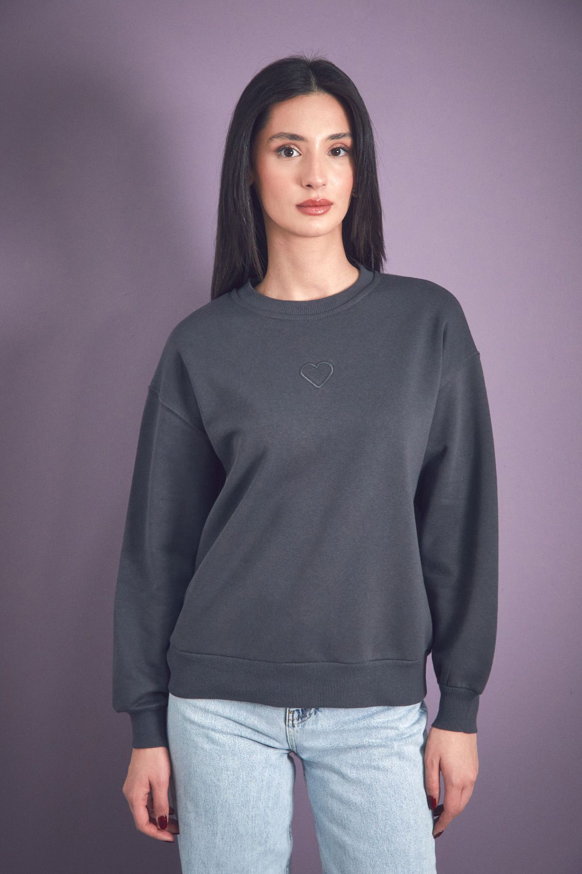 3 İplik Kalp Nakışlı Bisiklet Yaka Sweatshirt