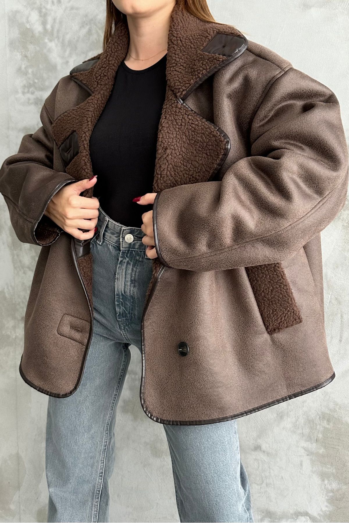 Oversize Kesim Düğmeli İçi Kürklü Suet Mont Ceket Oversize Kesim Düğmeli İçi Kürklü Suet Mont Ceket