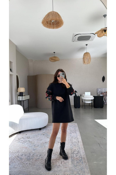 Siyah Kolları Çiçekli Sweat Elbise Siyah Kolları Çiçekli Sweat Elbise