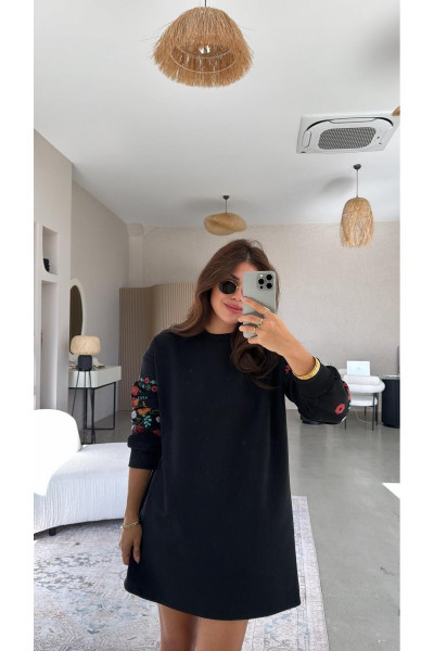 Siyah Kolları Çiçekli Sweat Elbise Siyah Kolları Çiçekli Sweat Elbise