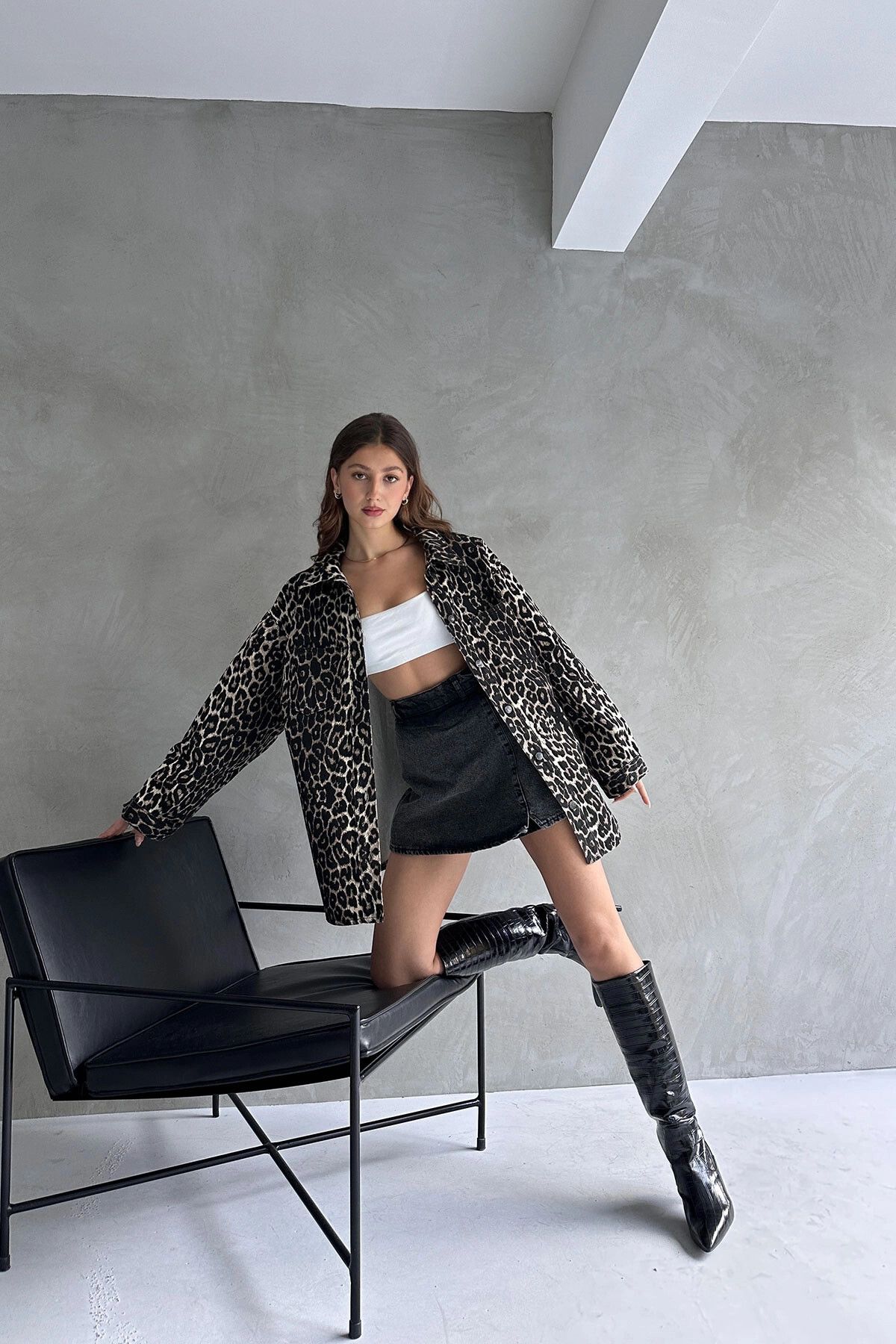 Siyah-Kahve Leopar Desen Çift Cep Oversize Denim Gömlek Ceket BCDF-245417 Siyah-Kahve Leopar Desen Çift Cep Oversize Denim Gömlek Ceket BCDF-245417