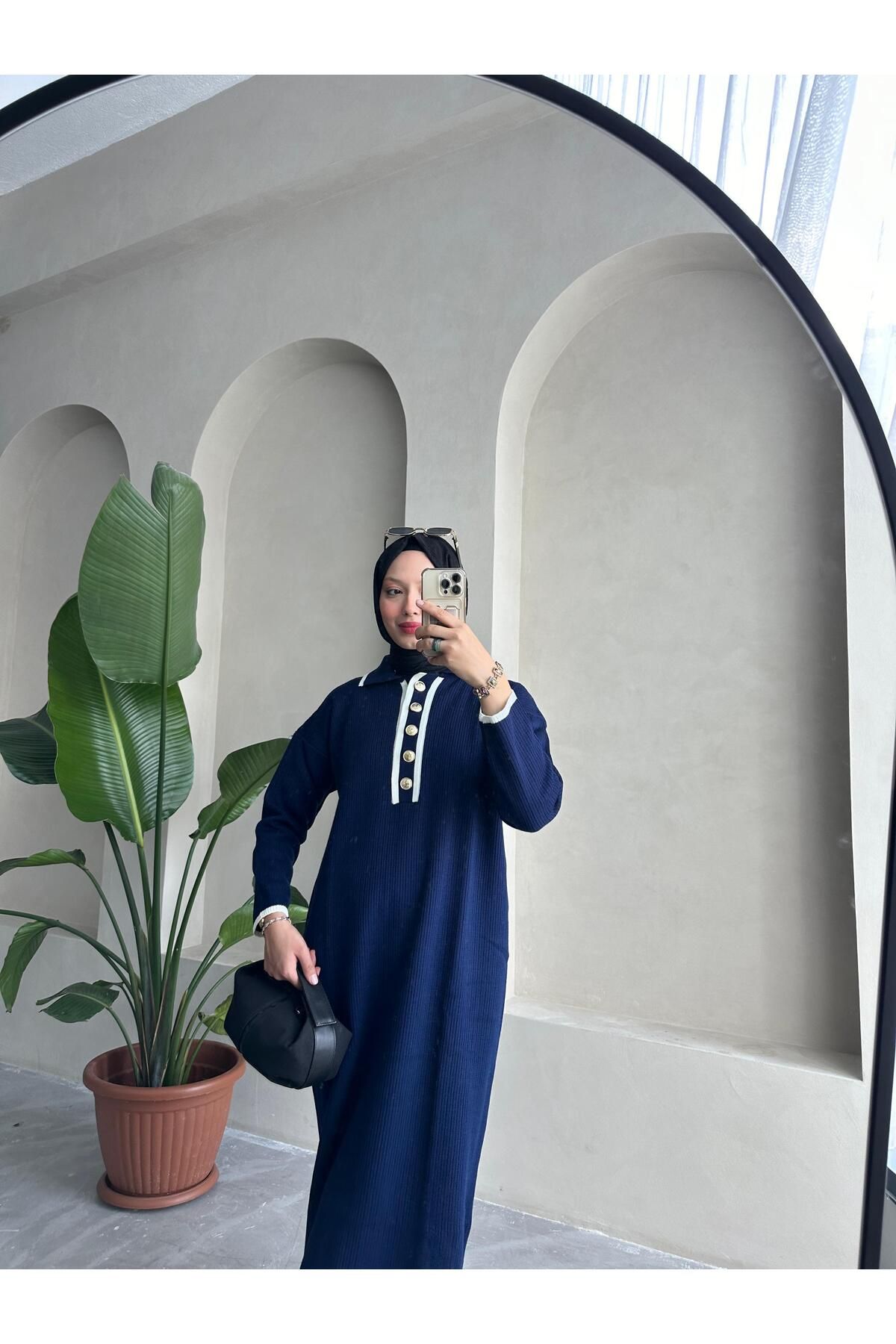 Oversize Düğmeli V Yaka Fitilli Triko Tesettür Elbise Fitilli Uzun Kışlık Tam Boy Elbise Oversize Düğmeli V Yaka Fitilli Triko Tesettür Elbise Fitilli Uzun Kışlık Tam Boy Elbise