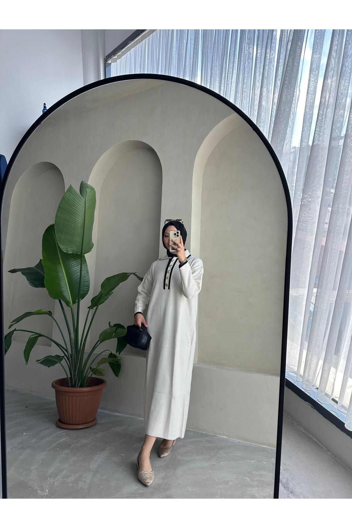 Oversize Düğmeli V Yaka Fitilli Triko Tesettür Elbise Fitilli Uzun Kışlık Tam Boy Elbise Oversize Düğmeli V Yaka Fitilli Triko Tesettür Elbise Fitilli Uzun Kışlık Tam Boy Elbise