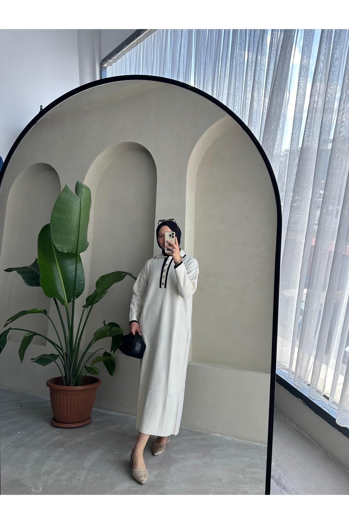 Oversize Düğmeli V Yaka Fitilli Triko Tesettür Elbise Fitilli Uzun Kışlık Tam Boy Elbise Oversize Düğmeli V Yaka Fitilli Triko Tesettür Elbise Fitilli Uzun Kışlık Tam Boy Elbise