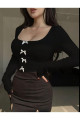 Kurdele Detaylı Siyah Kare Yaka Fitilli Örme Crop Bluz Kurdele Detaylı Siyah Kare Yaka Fitilli Örme Crop Bluz