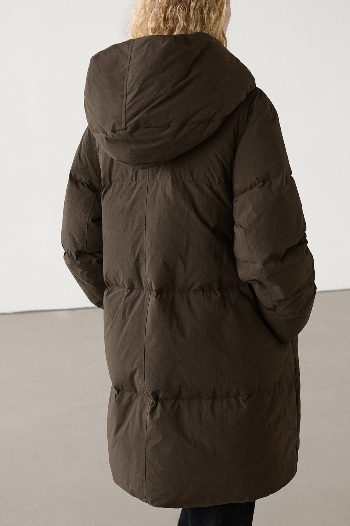 Kapüşonlu kuş tüyü şişme mont Kapüşonlu kuş tüyü şişme mont