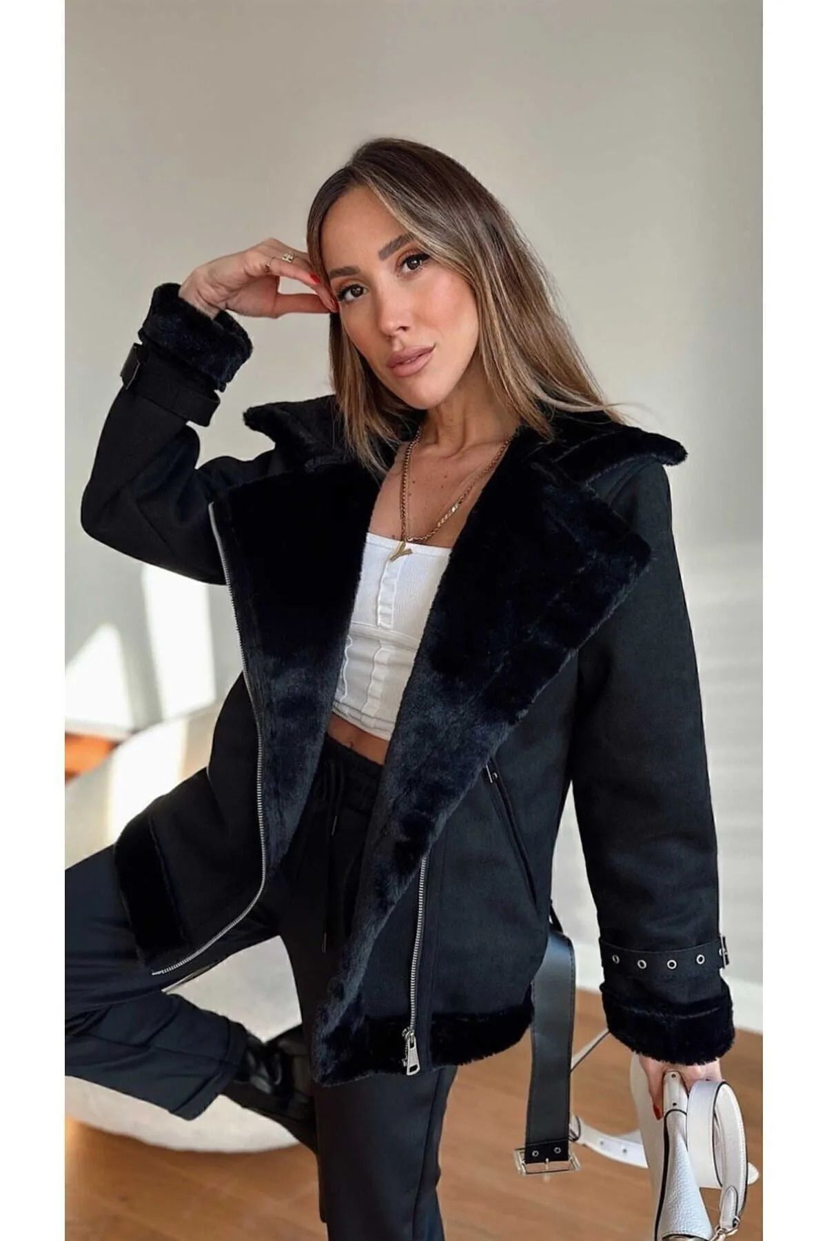 Kadın Siyah Peluş Kürk Detaylı Kaliteli Mont Kadın Siyah Peluş Kürk Detaylı Kaliteli Mont