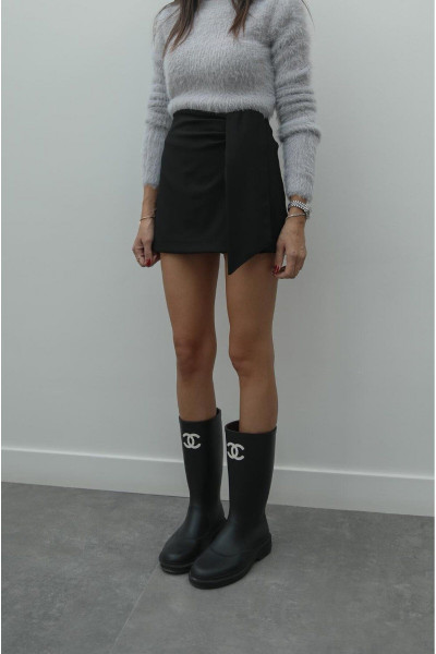 Siyah Yandan Kuşak Detaylı Mini Etek