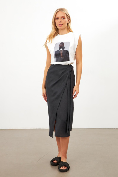 Siyah Yandan Bağlamalı Kruvaze Keten Etek Siyah Yandan Bağlamalı Kruvaze Keten Etek