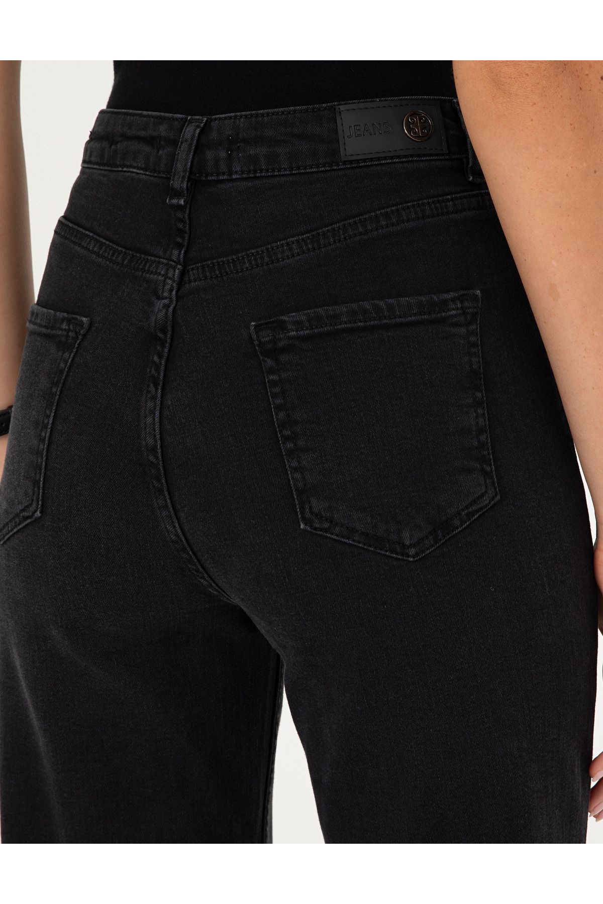 Siyah Mom Fit Jean Pantolon 50294340-VR046 Siyah Mom Fit Jean Pantolon 50294340-VR046