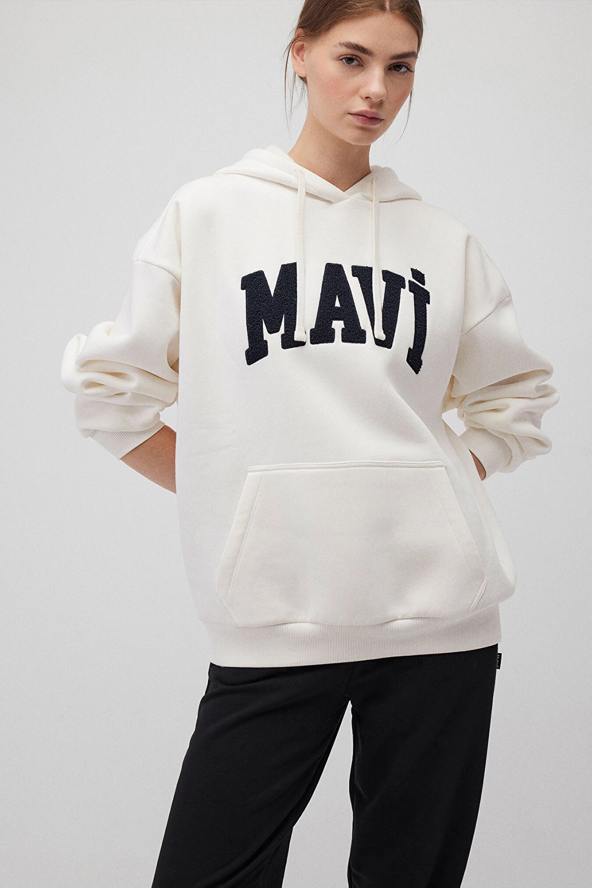 Logo Nakışlı Kapüşonlu Beyaz Sweatshirt Oversize / Geniş Kesim 1S10175-80194