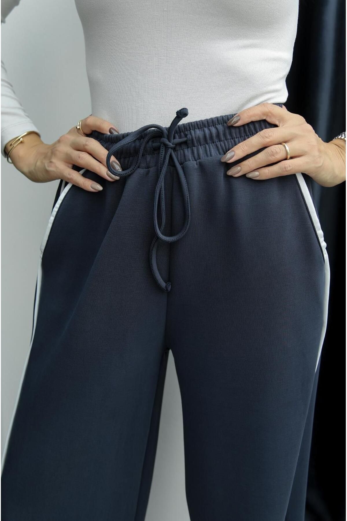 Lacivert Çizgi Detaylı Modal Pantolon Lacivert Çizgi Detaylı Modal Pantolon