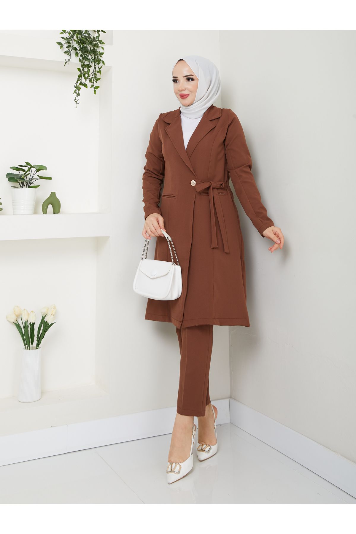 Kadın Yandan Bağlamalı Uzun Ceketli Pantolonlu Takım Kadın Yandan Bağlamalı Uzun Ceketli Pantolonlu Takım