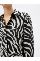 Zebra Desenli Gömlek Uzun Kollu Cep Detaylı Gizli Düğmeli Zebra Desenli Gömlek Uzun Kollu Cep Detaylı Gizli Düğmeli