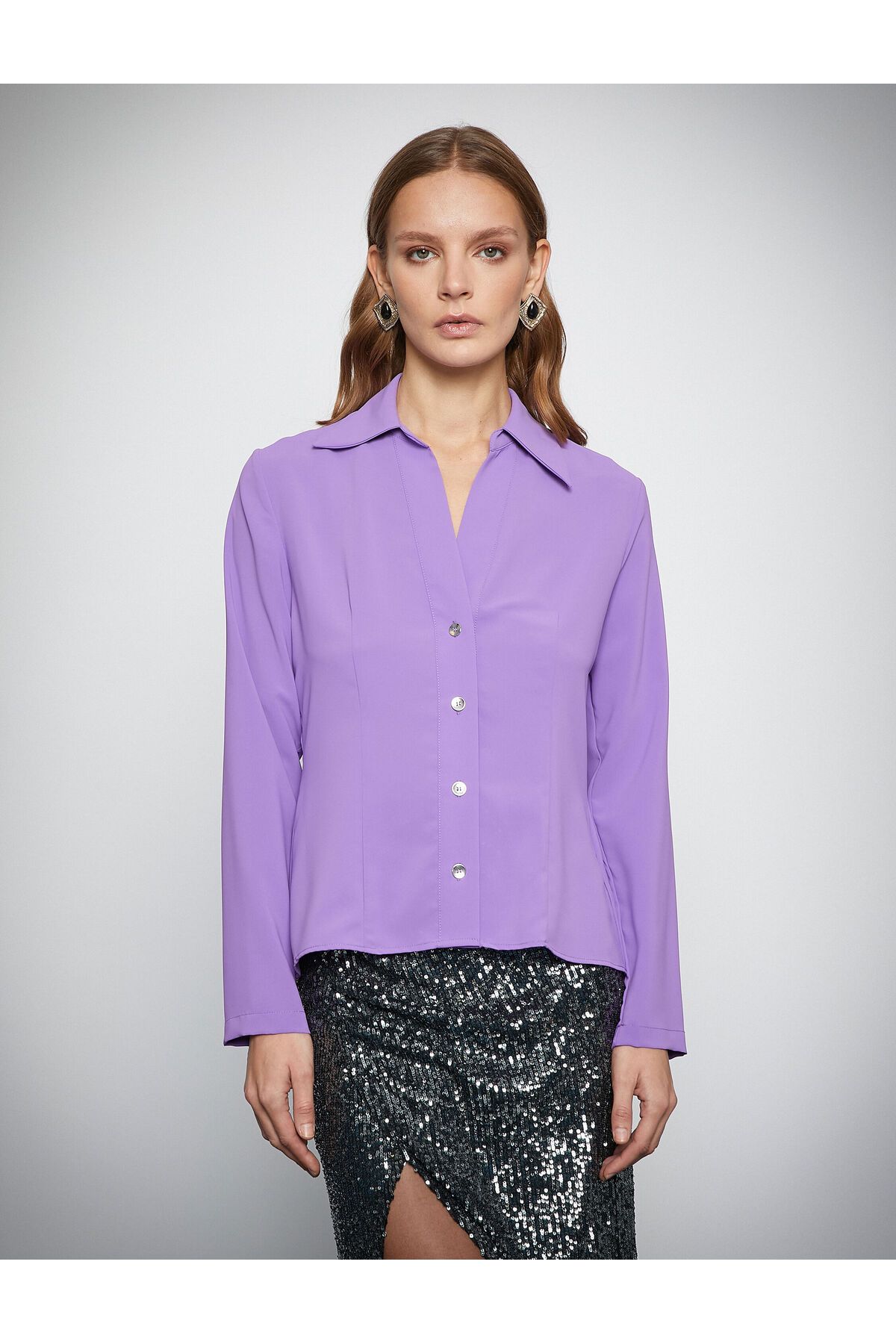 Melis Ağazat X - Metal Düğmeli Gömlek Melis Ağazat X - Metal Düğmeli Gömlek