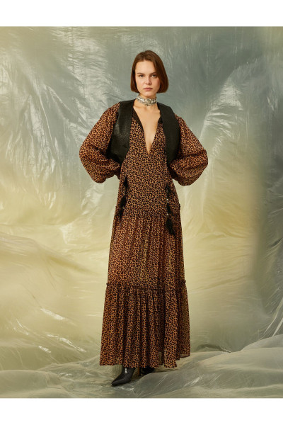 Tüy Detaylı Derin V Yaka Uzun Elbise Tüy Detaylı Derin V Yaka Uzun Elbise