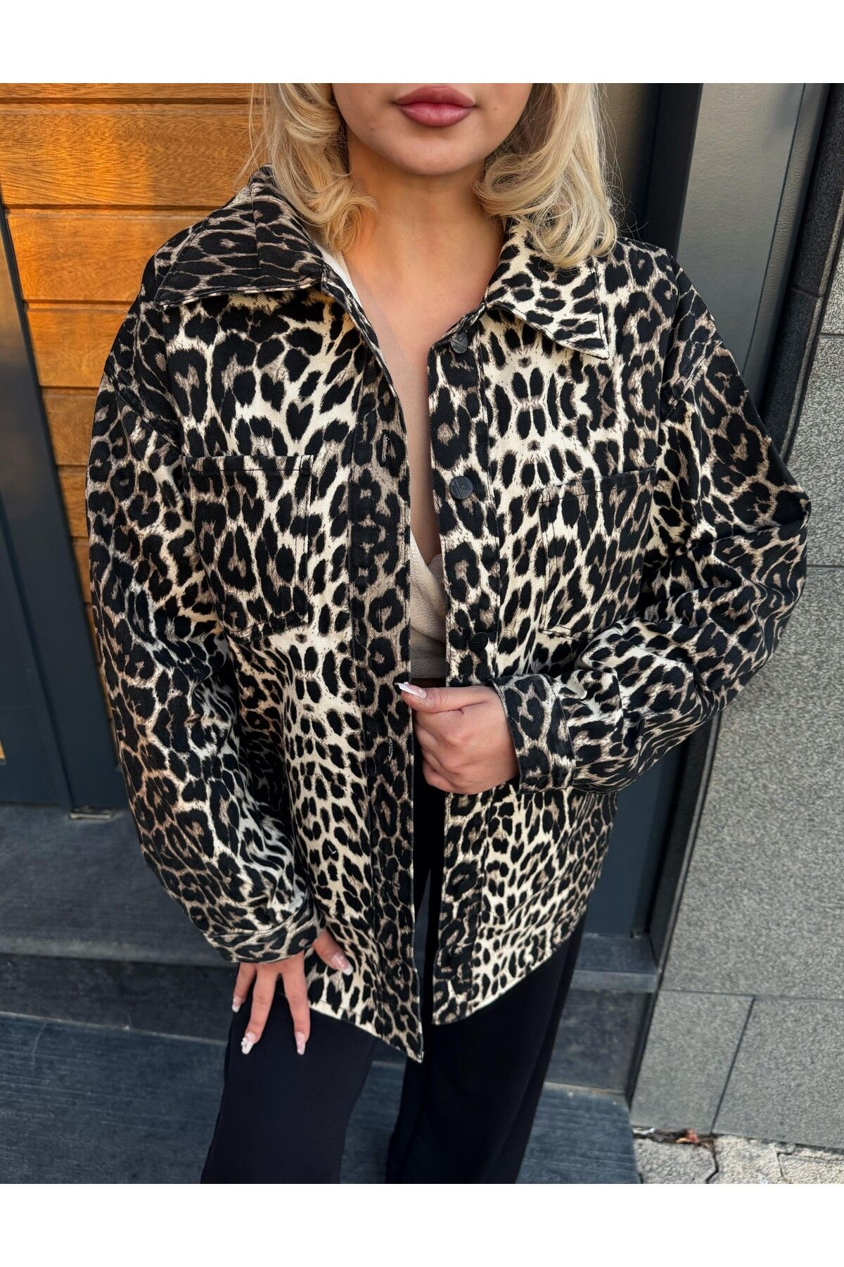 Leopar Desen Çift Cep Oversize Denim Gömlek Ceket Leopar Desen Çift Cep Oversize Denim Gömlek Ceket