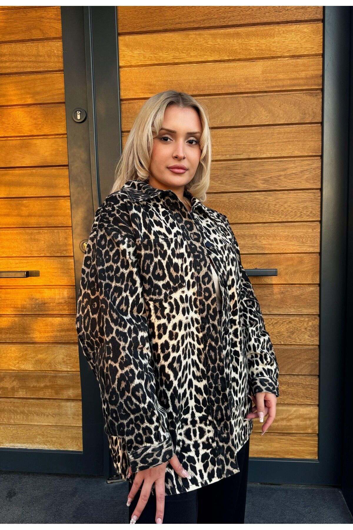 Leopar Desen Çift Cep Oversize Denim Gömlek Ceket Leopar Desen Çift Cep Oversize Denim Gömlek Ceket