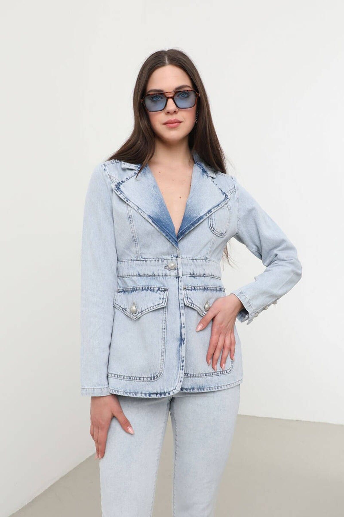 Kadın Uzun Kollu Tek Düğmeli Jean Ceket Açık Mavi Kadın Uzun Kollu Tek Düğmeli Jean Ceket Açık Mavi