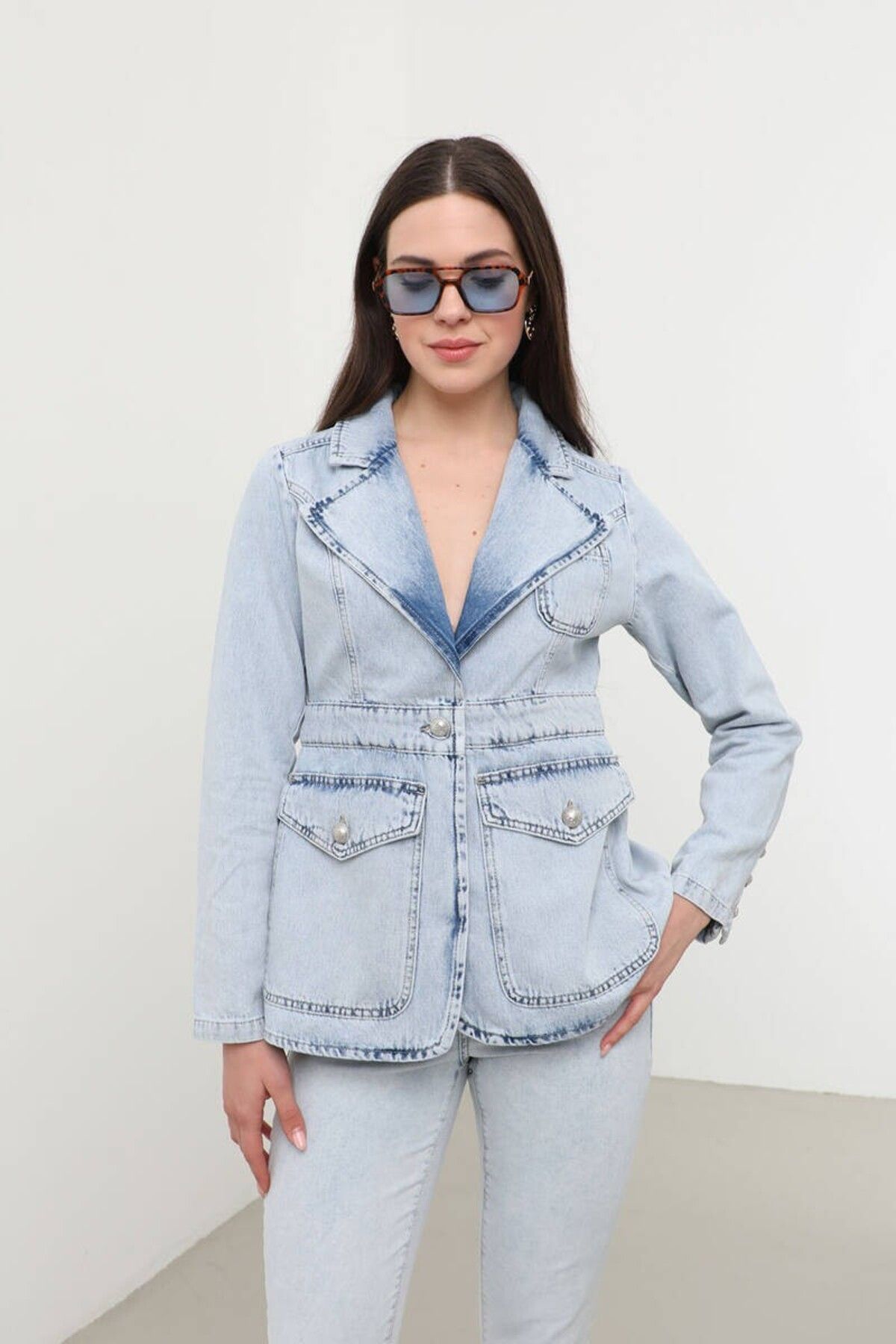 Kadın Uzun Kollu Tek Düğmeli Jean Ceket Açık Mavi Kadın Uzun Kollu Tek Düğmeli Jean Ceket Açık Mavi