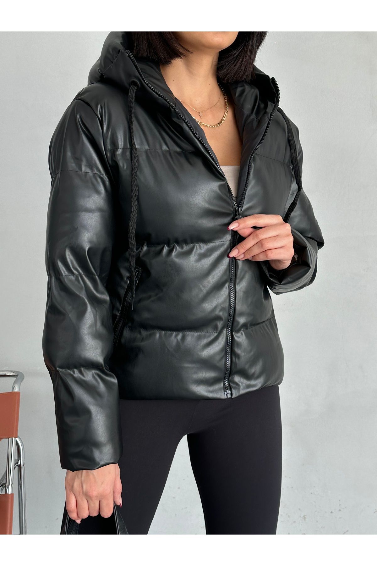 Oversize Siyah Şişme Deri Mont Oversize Siyah Şişme Deri Mont