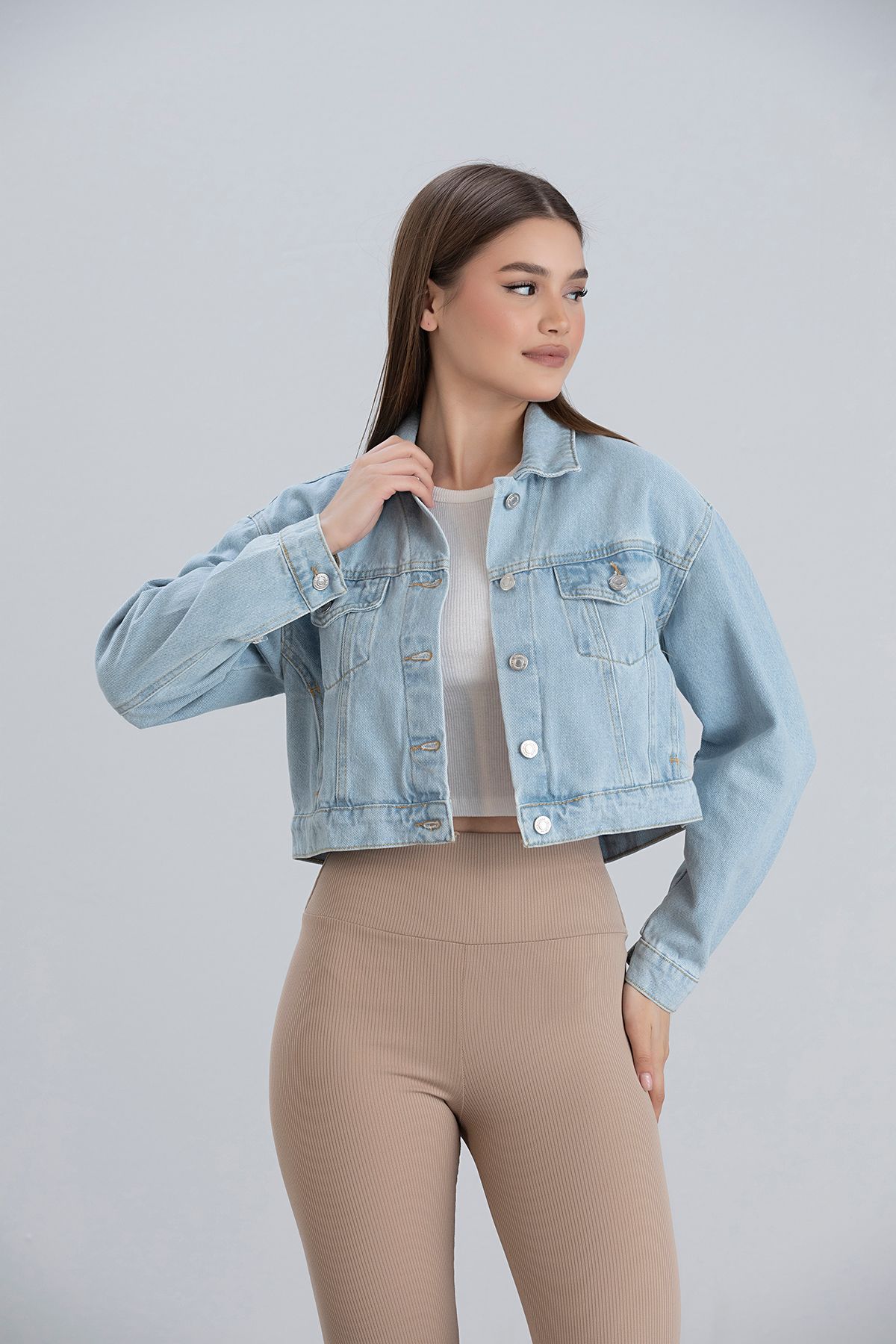 Kadın Mavi Crop Kemerli Denim Çift Cepli Kol Cep Detaylı Kot Ceket