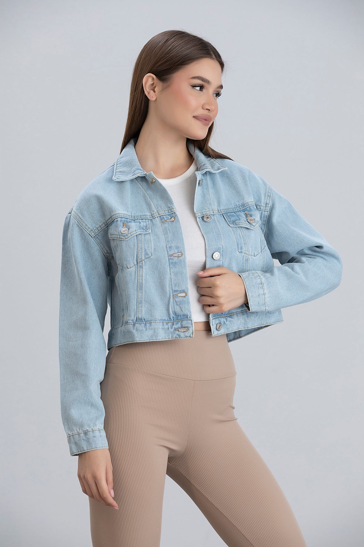 Kadın Mavi Crop Kemerli Denim Çift Cepli Kol Cep Detaylı Kot Ceket