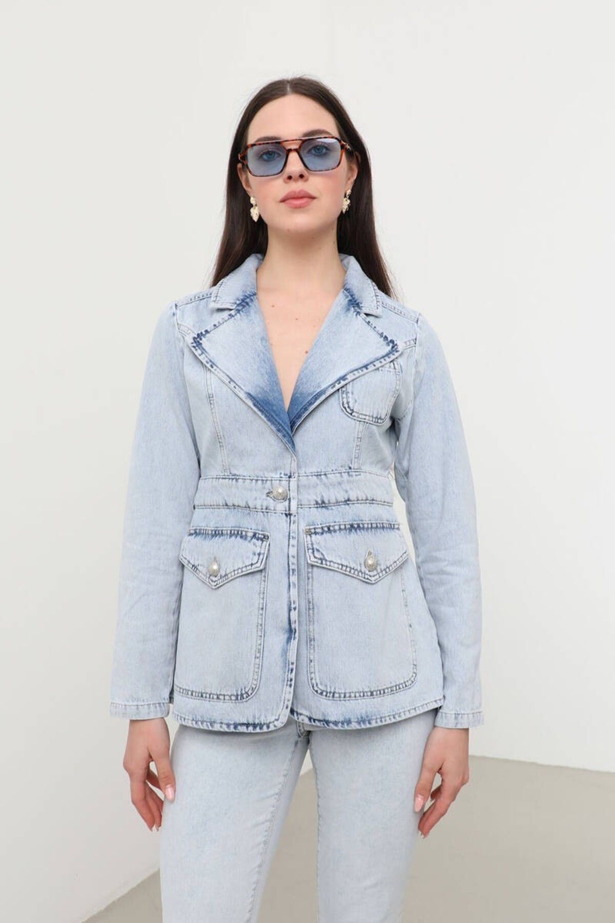 Kadın Uzun Kollu Tek Düğmeli Jean Ceket Açık Mavi Kadın Uzun Kollu Tek Düğmeli Jean Ceket Açık Mavi
