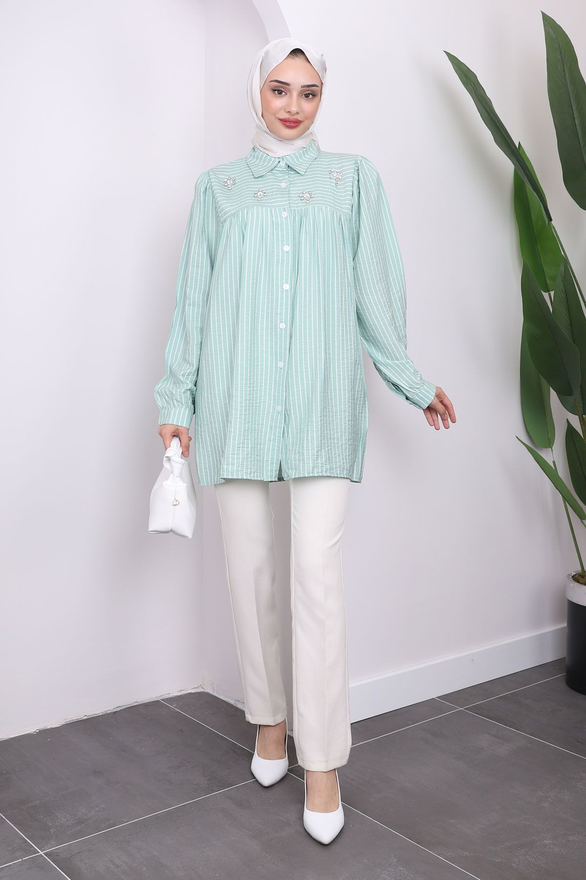 Mint Yaka Taşlı Çizgili Tunik Mint Yaka Taşlı Çizgili Tunik