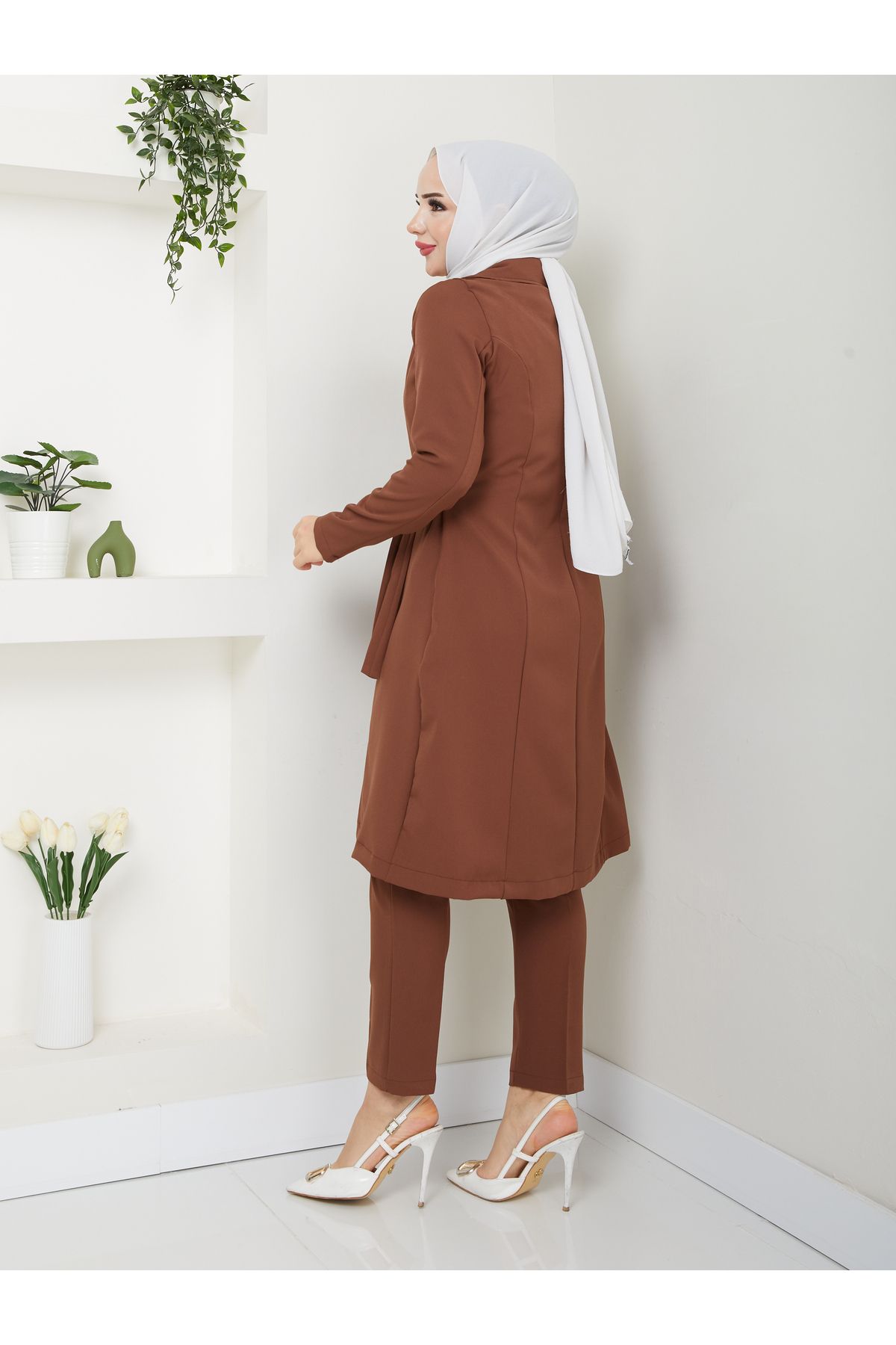 Kadın Yandan Bağlamalı Uzun Ceketli Pantolonlu Takım Kadın Yandan Bağlamalı Uzun Ceketli Pantolonlu Takım